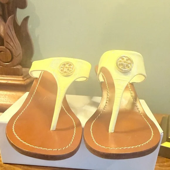 Tory Burch Cameron Ivory Wedge Sandals Size 5 - Picture 3 of 15